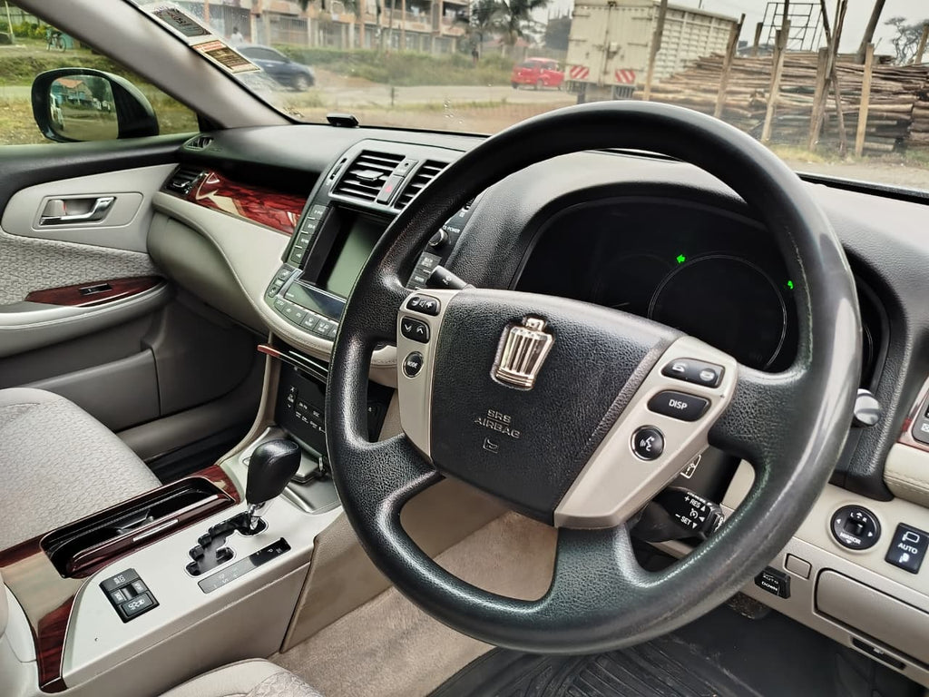 2012 Toyota Crown Royal Saloon