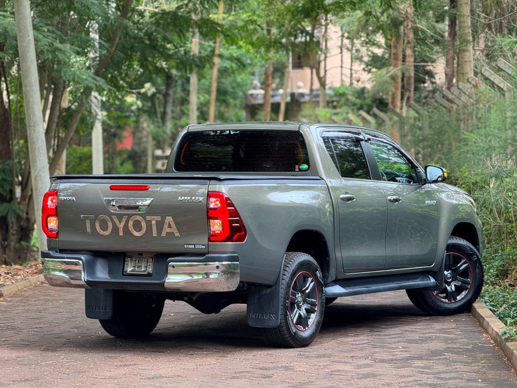 2021 TOYOTA HILUX