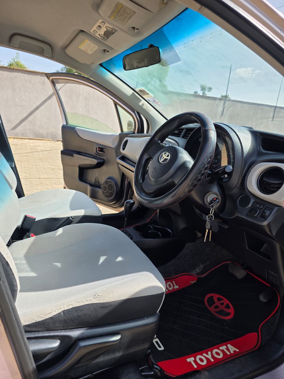 TOYOTA VITZ