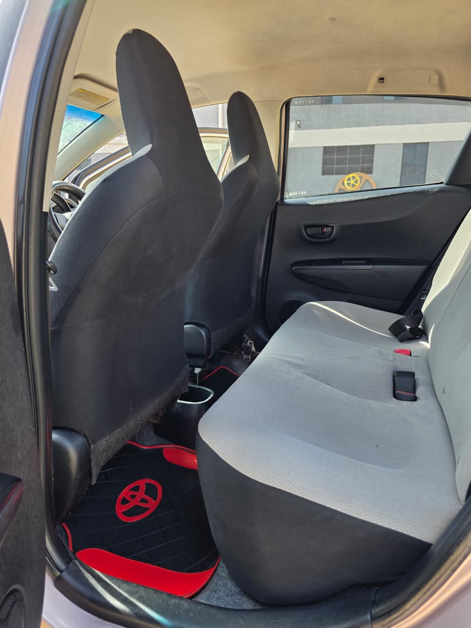 TOYOTA VITZ