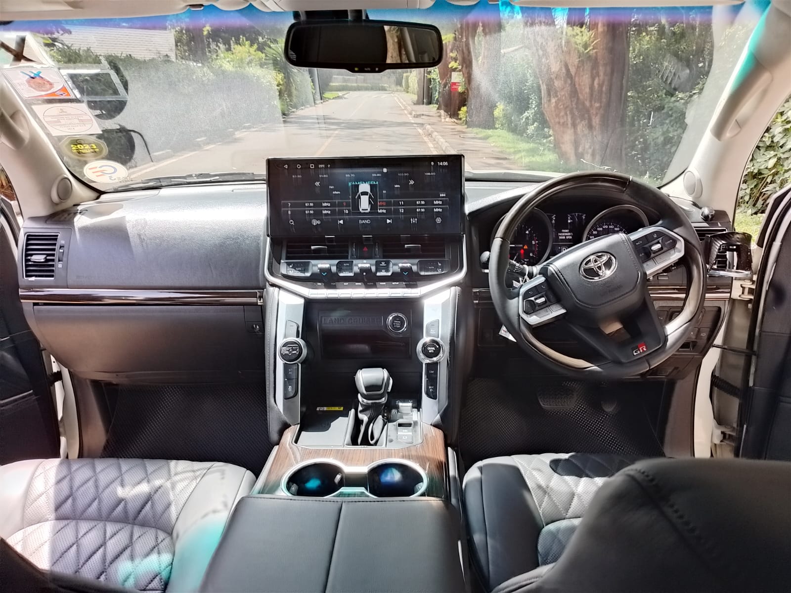 2014 Toyota Land Cruiser V8