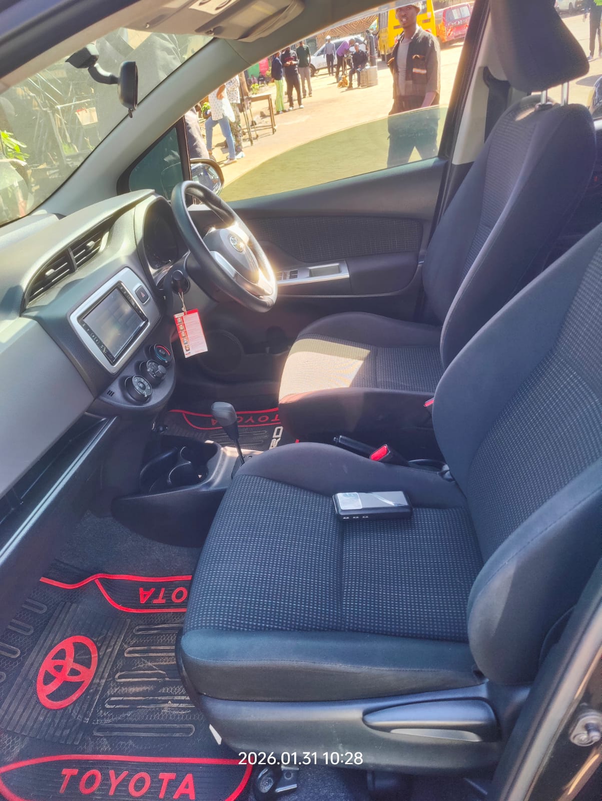 Toyota vitz 2017