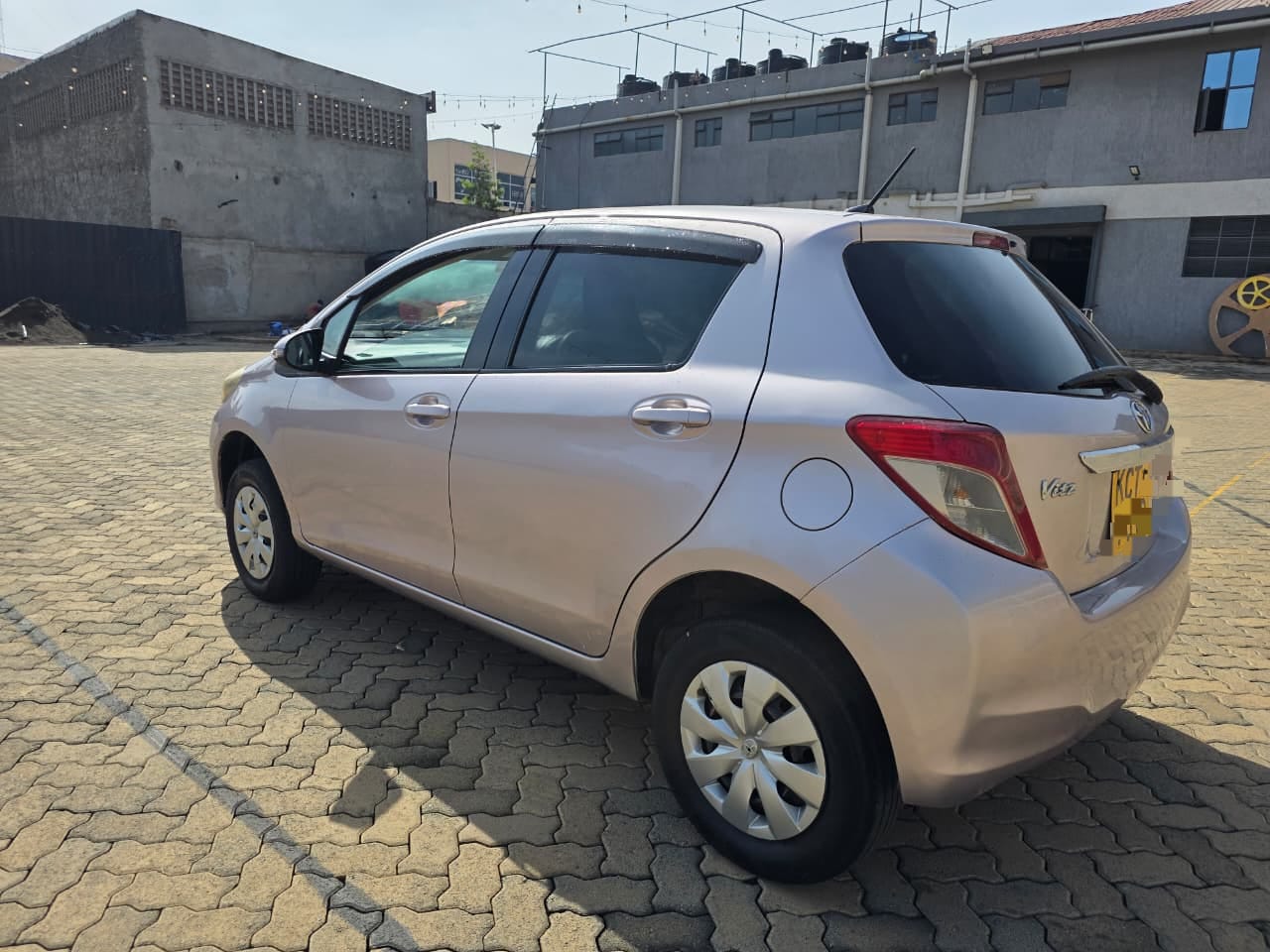 TOYOTA VITZ