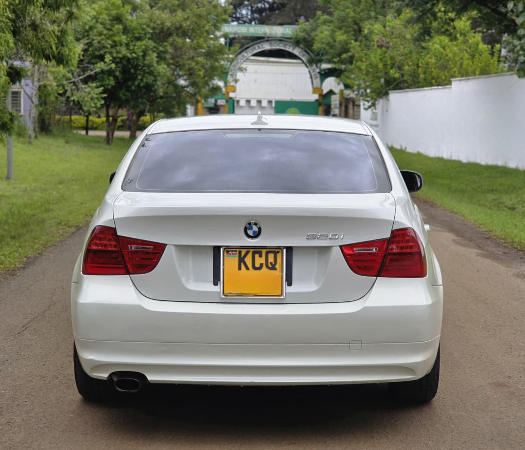 2011 BMW 320i