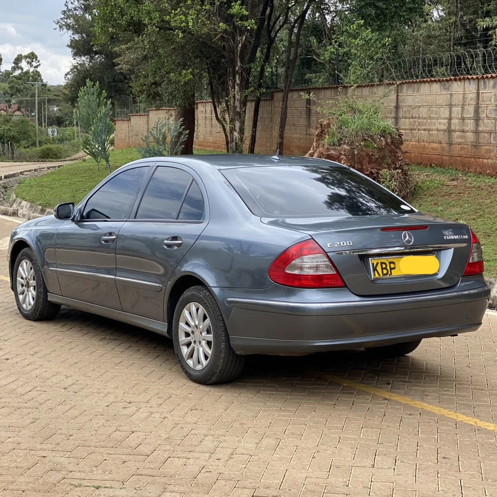 Mercedes Benz E200 W211