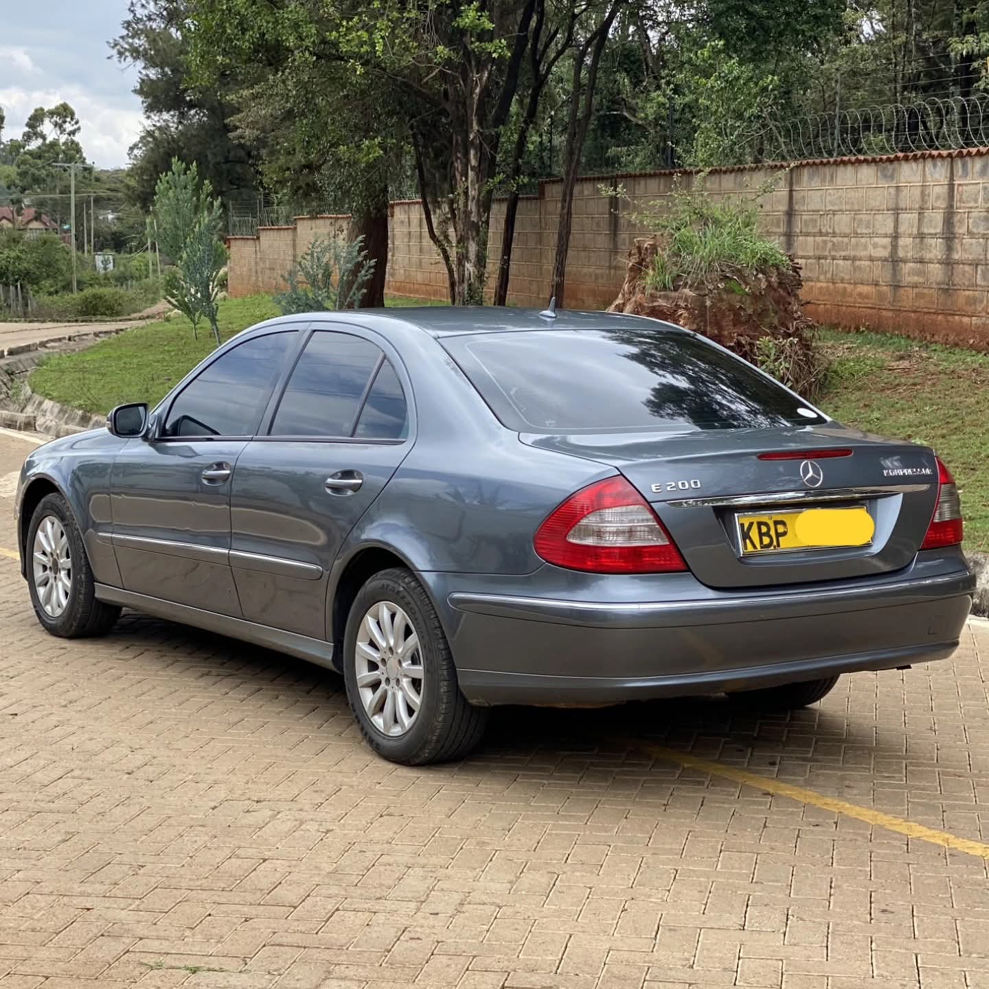Mercedes Benz E200 W211