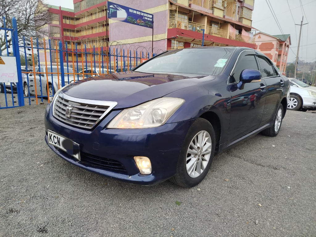 2012 Toyota Crown Royal Saloon