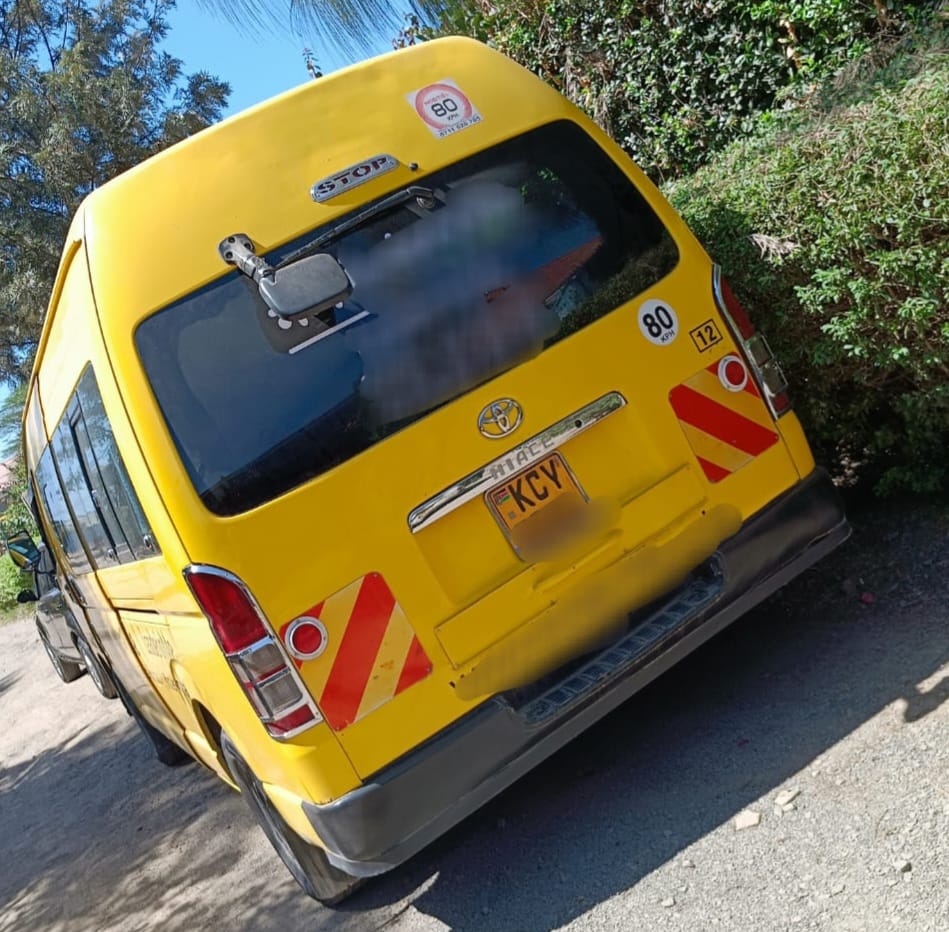 Toyota hiace 9L.