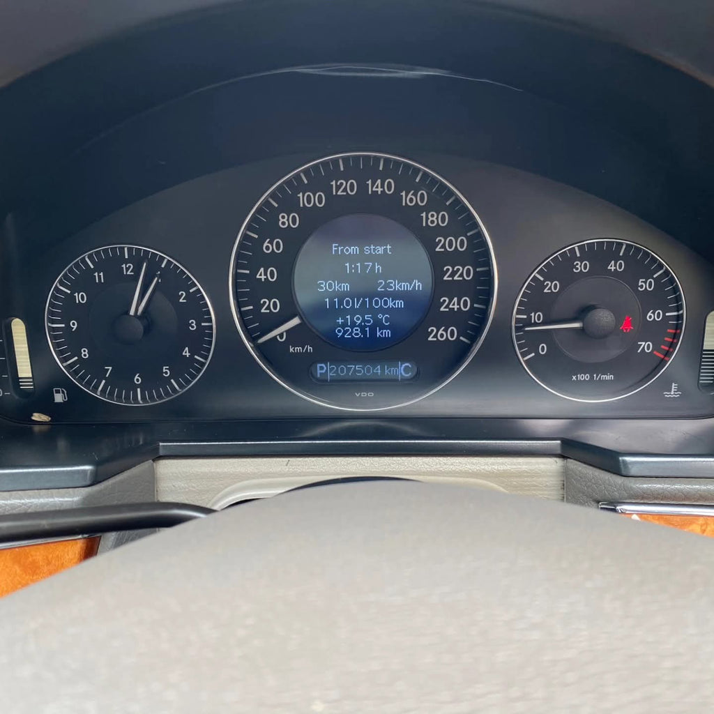 Mercedes Benz E200 W211