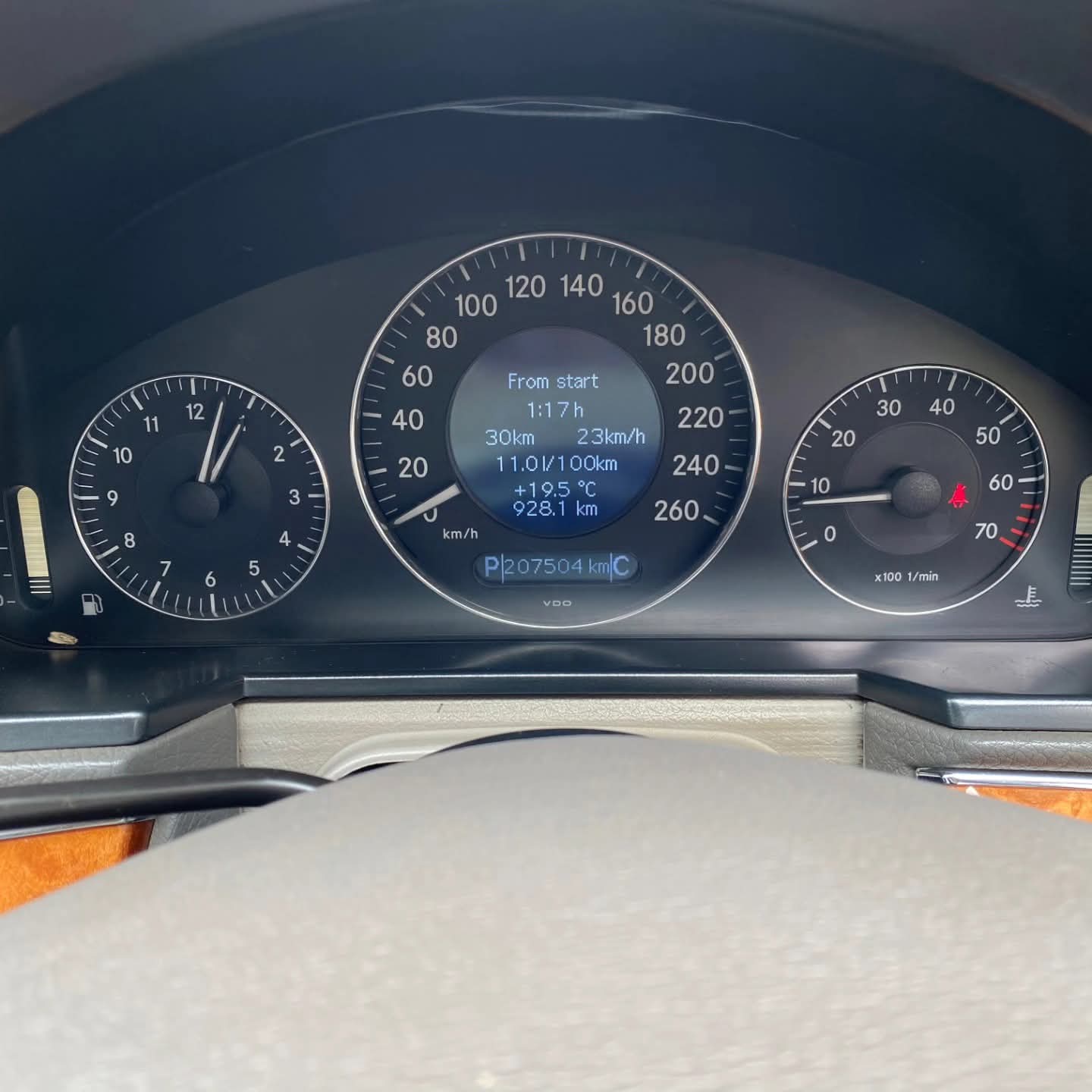 Mercedes Benz E200 W211