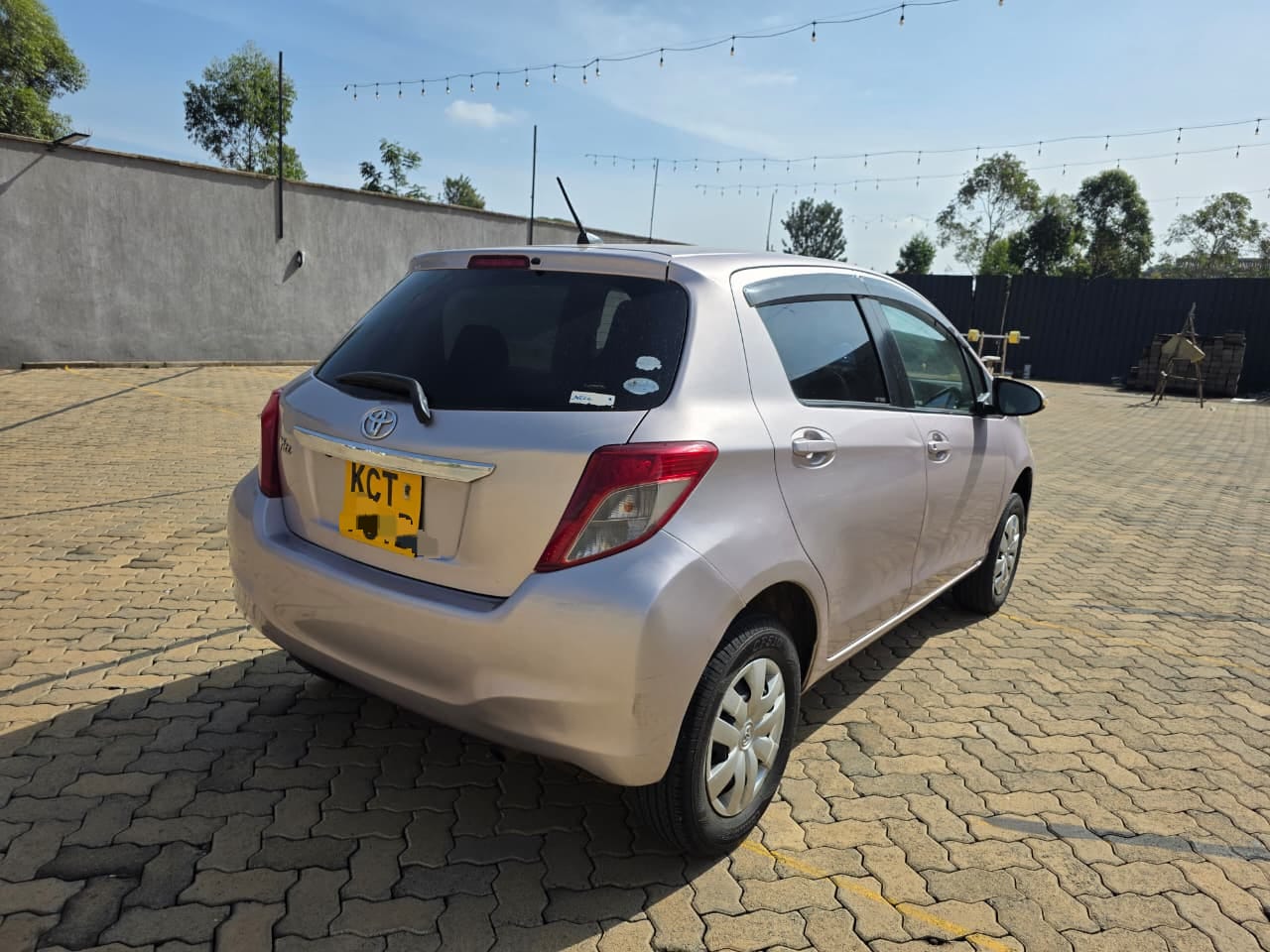 TOYOTA VITZ