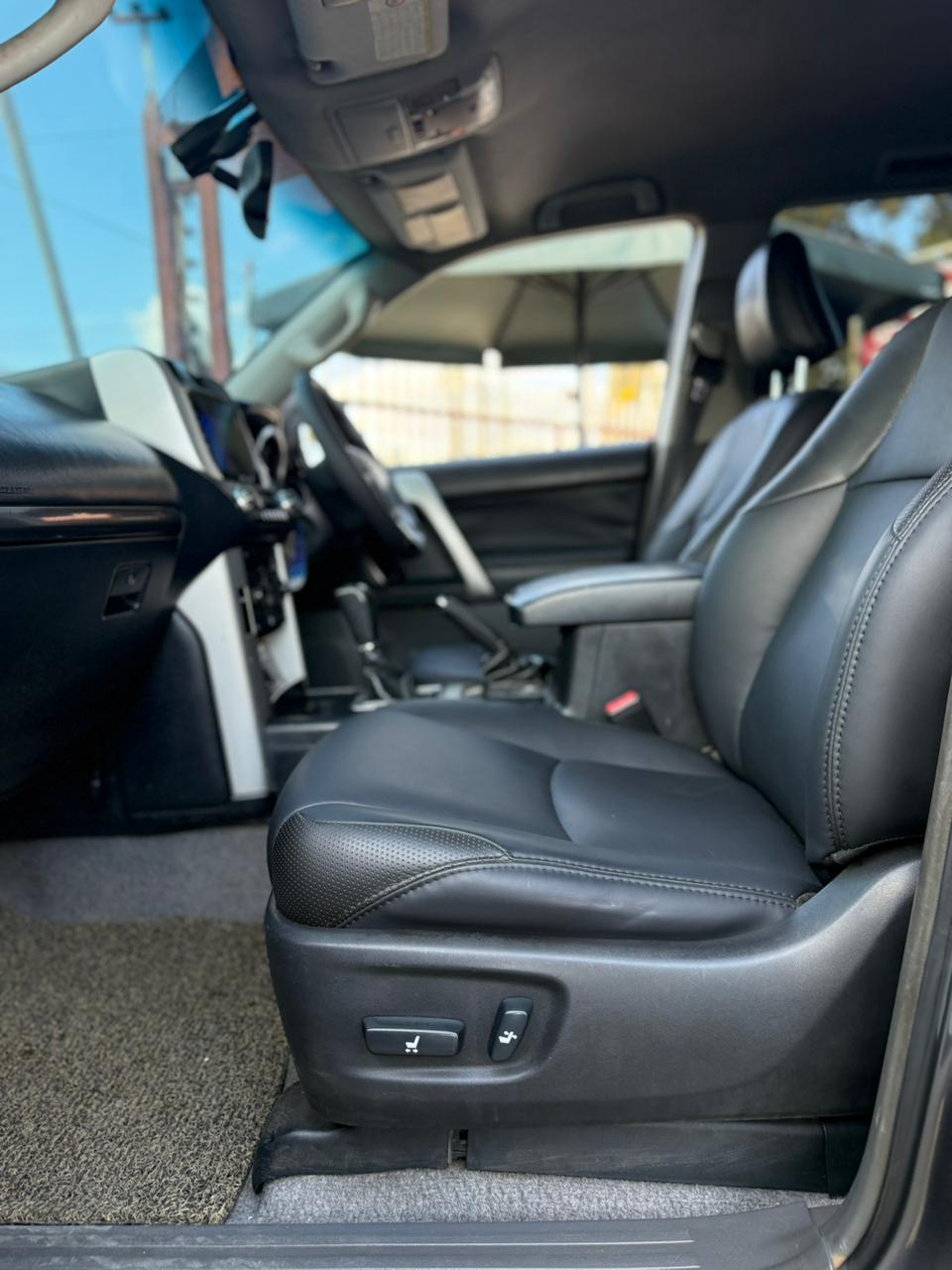 2010 TOYOTA L/CRUISER TX