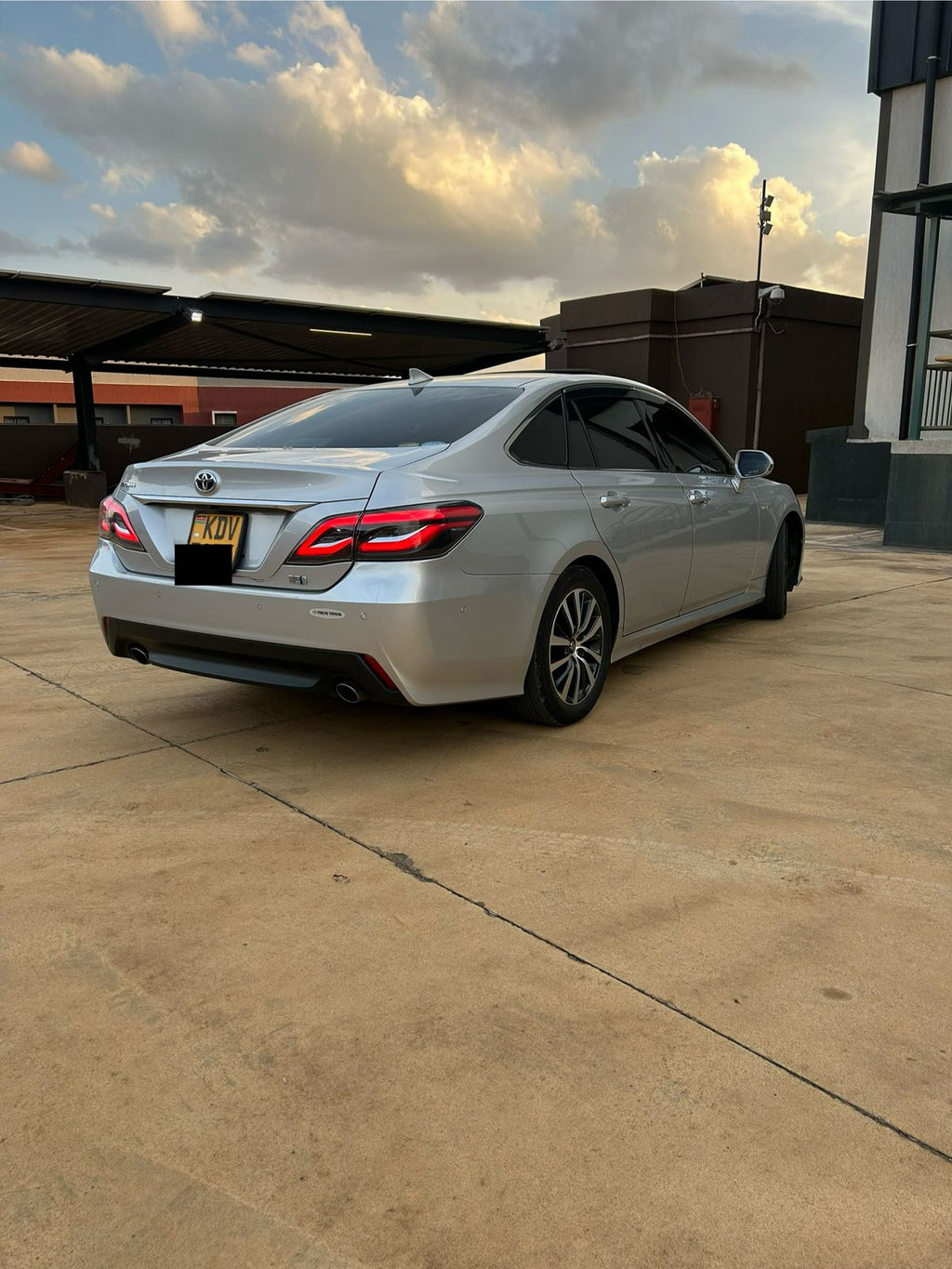 2018 Toyota crown hybrid