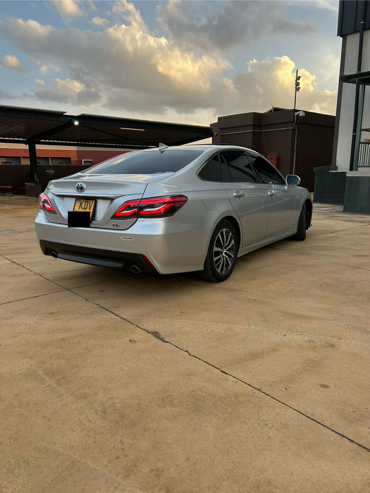 2018 Toyota crown hybrid