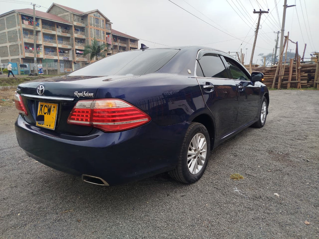2012 Toyota Crown Royal Saloon