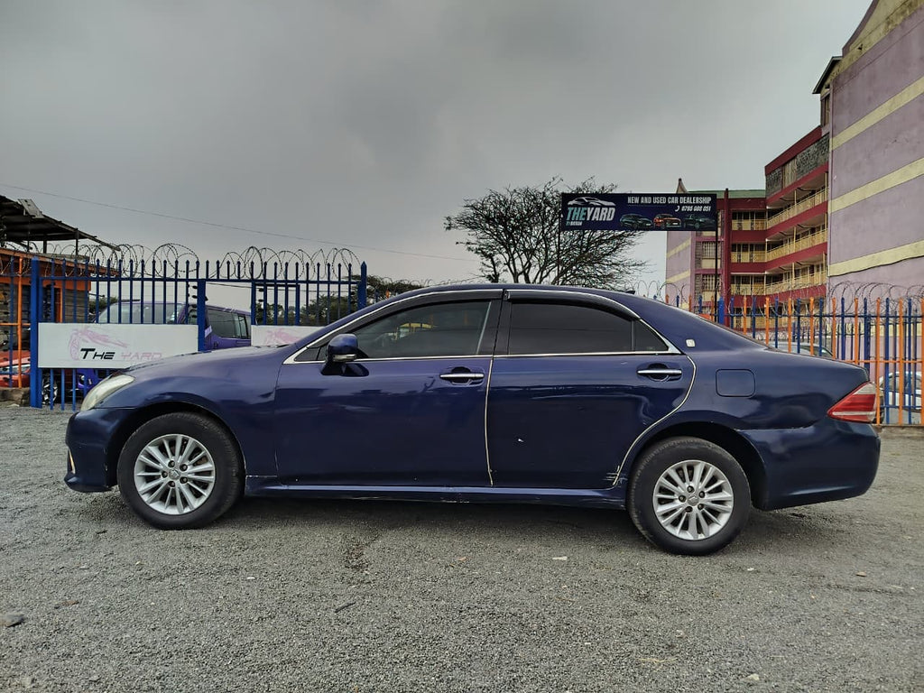 2012 Toyota Crown Royal Saloon
