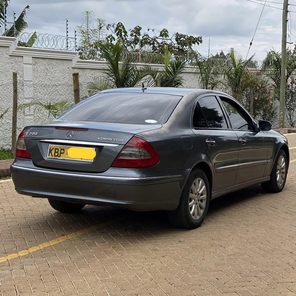 Mercedes Benz E200 W211