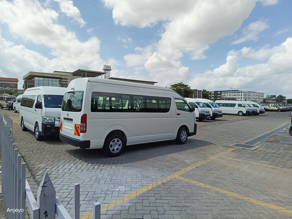 TOYOTA HIACE
