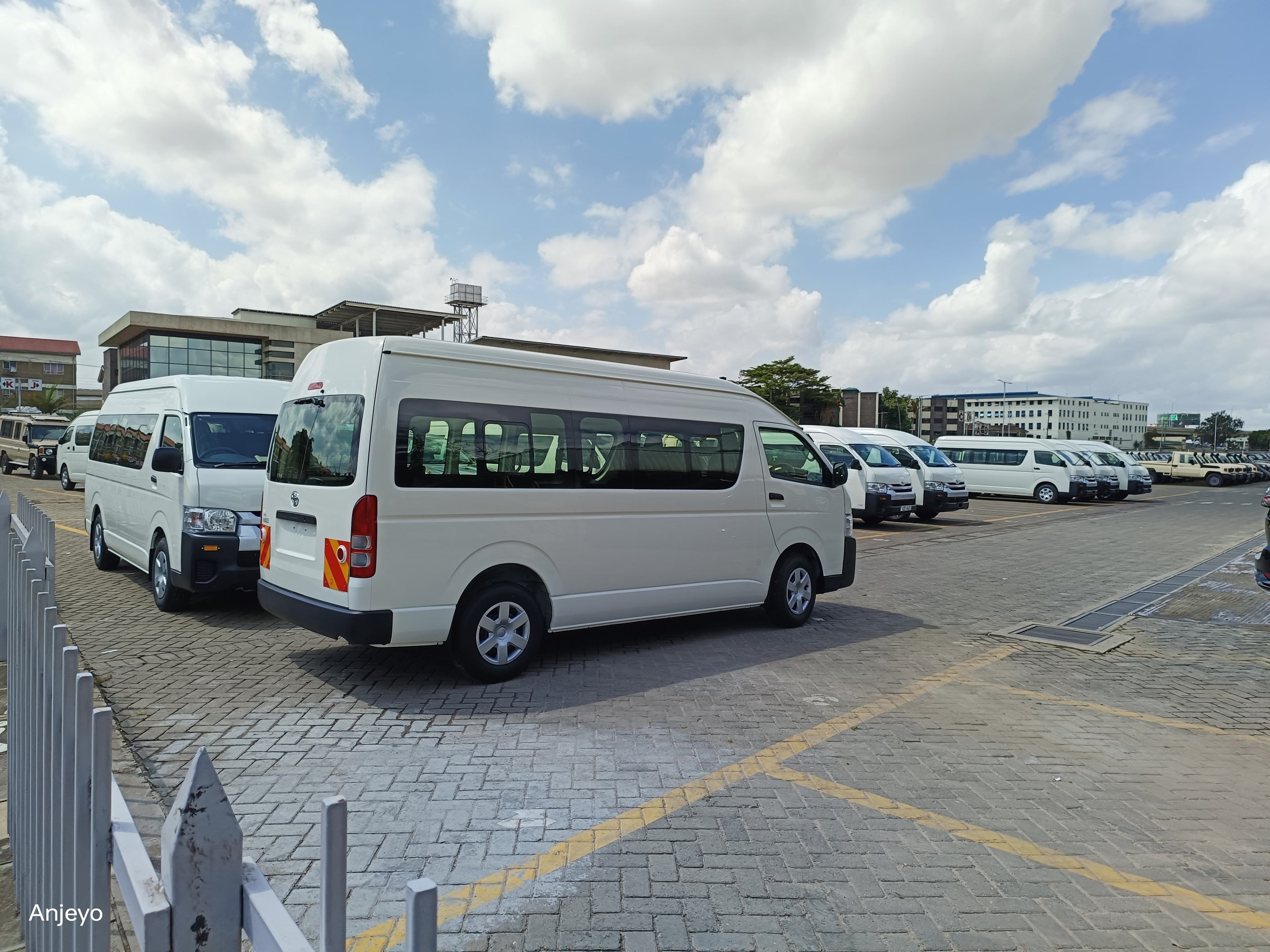 TOYOTA HIACE