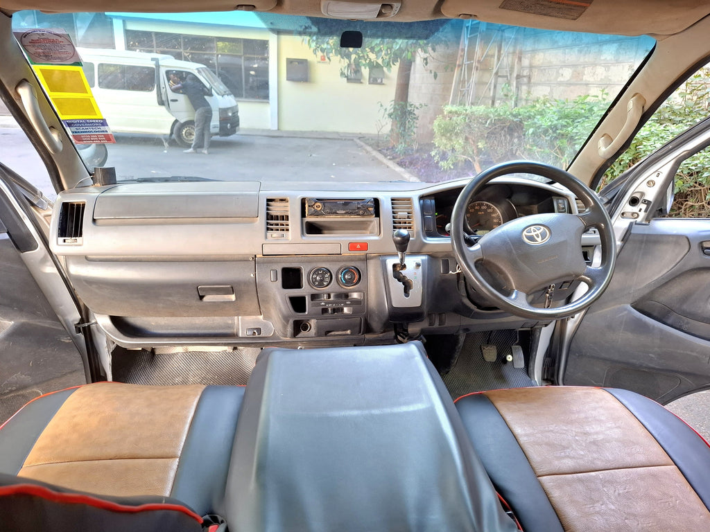 2012 TOYOTA HIACE 7L