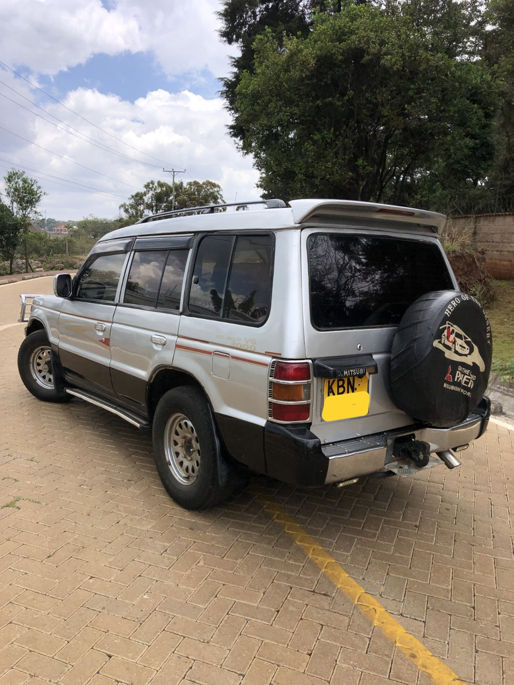 Mitsubishi PAJERO