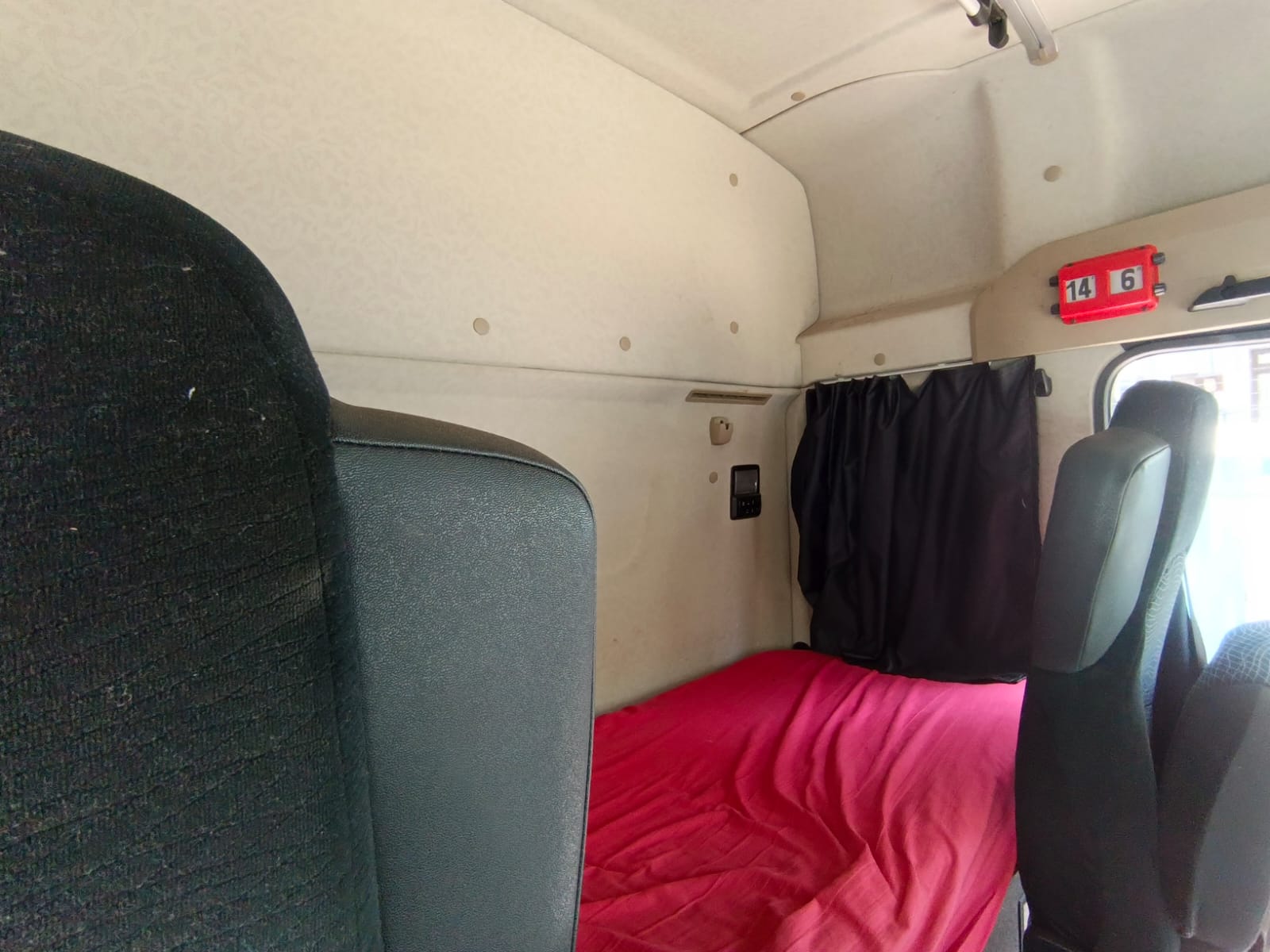 𝟐𝟎𝟏𝟖 𝐌𝐞𝐫𝐜𝐞𝐝𝐞𝐬‑𝐁𝐞𝐧𝐳 𝐀𝐜𝐭𝐫𝐨𝐬 𝟐𝟓𝟒𝟑 𝟔×𝟐 𝐌𝐏𝟒