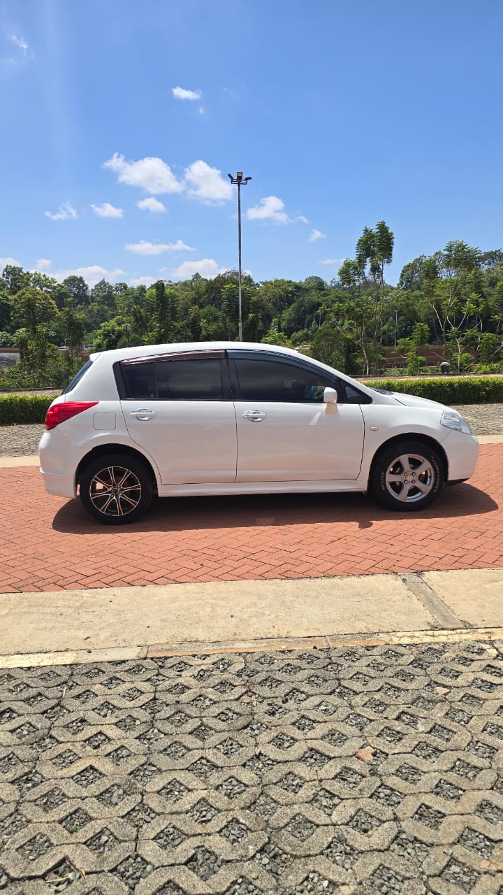 2009 NISSAN TIIDA