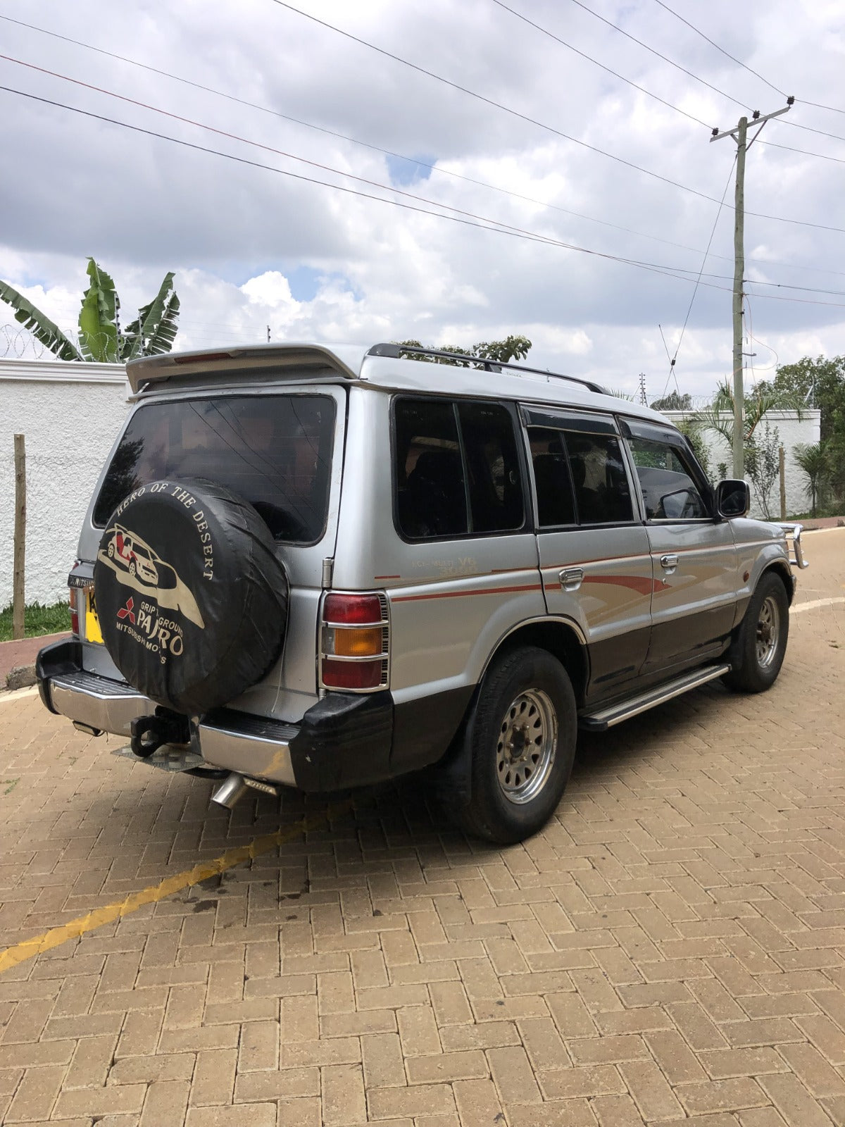 Mitsubishi PAJERO