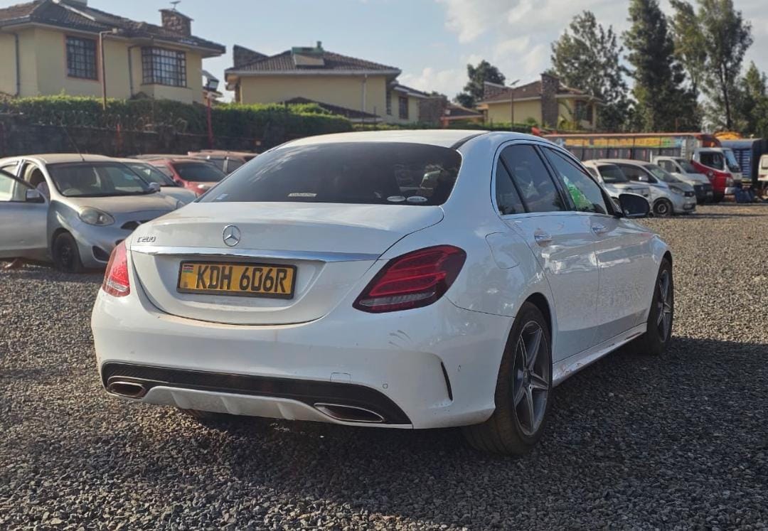 Mercedes-Benz C200
