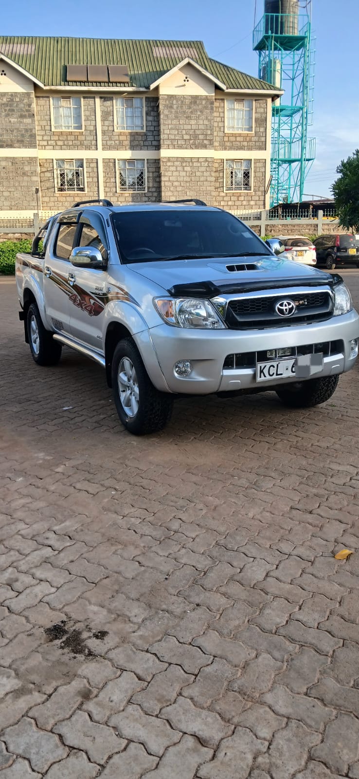 2011 TOYOTA HILUX