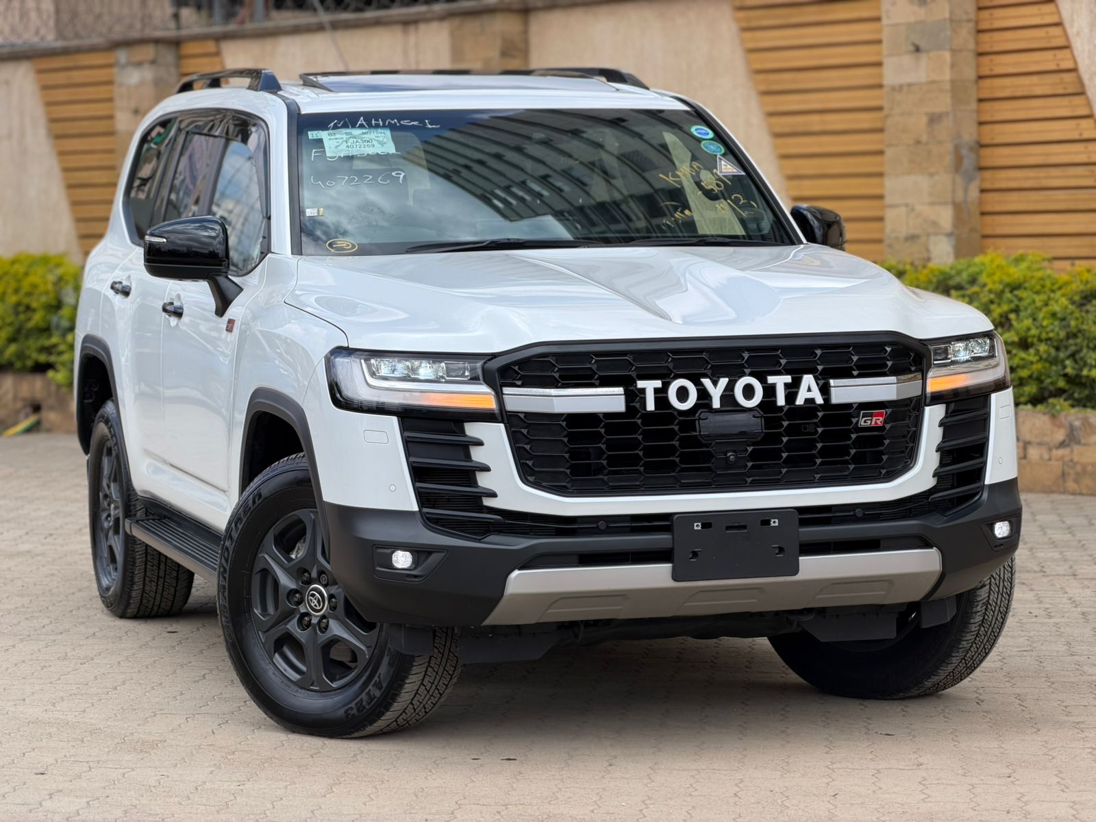 TOYOTA LAND CRUISER LC300 Gr sports