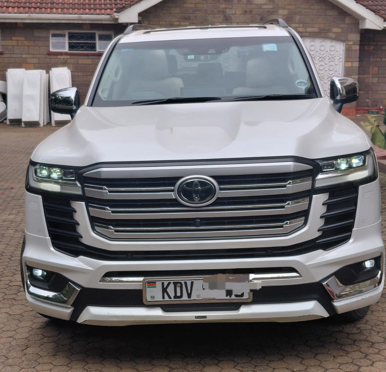 2023 model landcruiser 300.series zx.