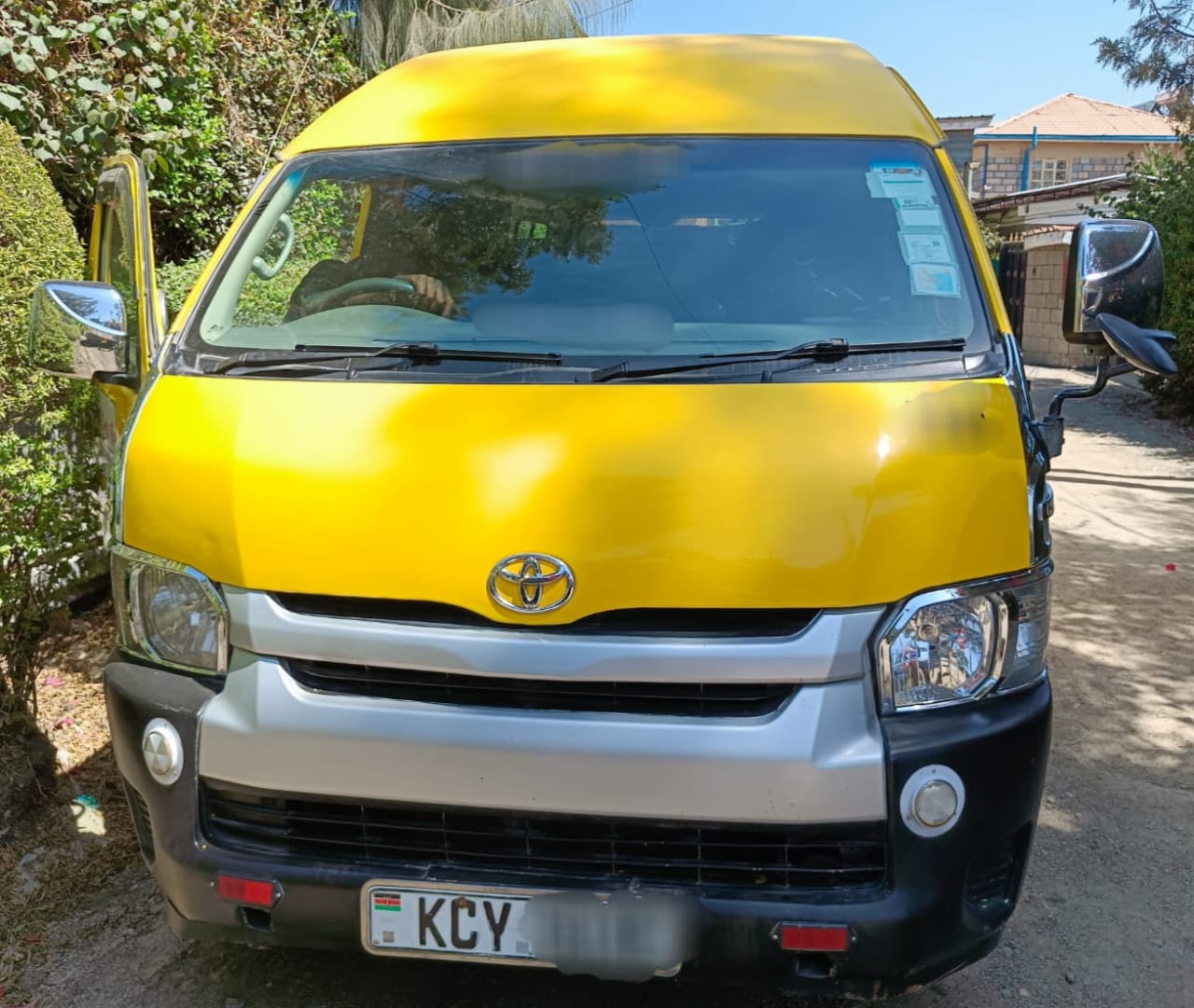 Toyota hiace 9L.