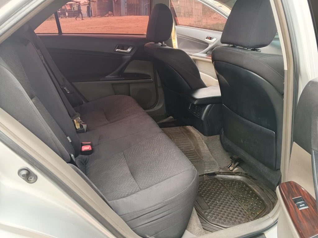 2011 Toyota mark X