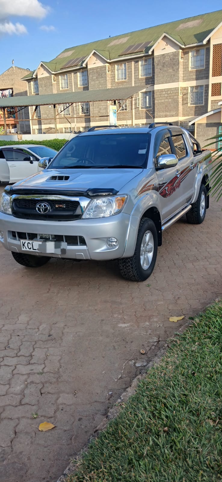 2011 TOYOTA HILUX