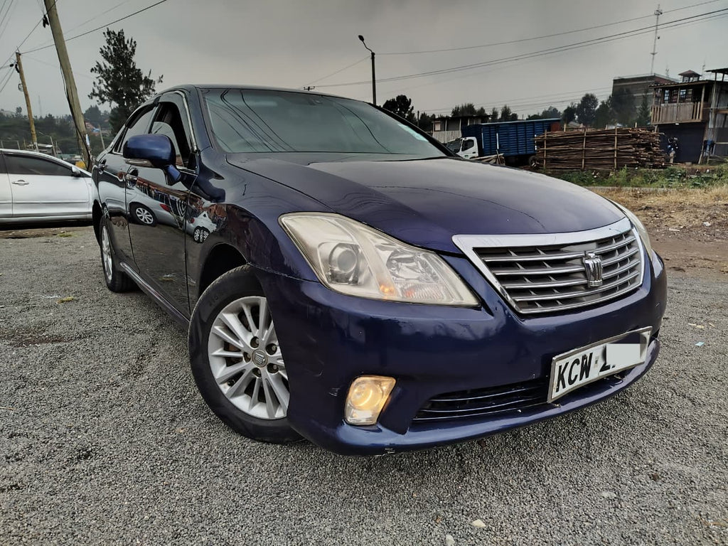 2012 Toyota Crown Royal Saloon