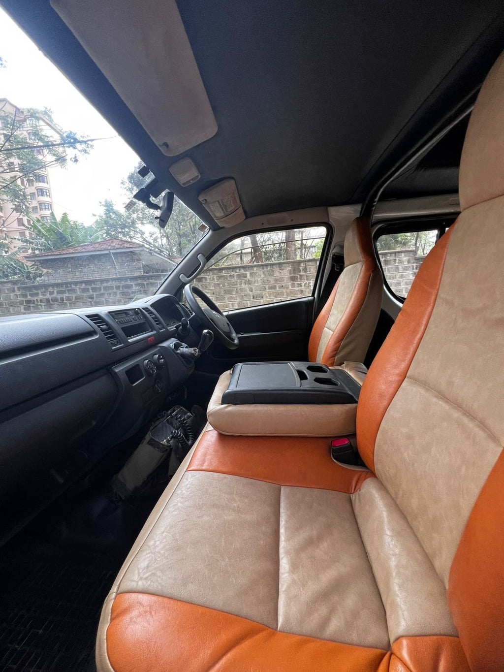 Toyota hiace 7L manual