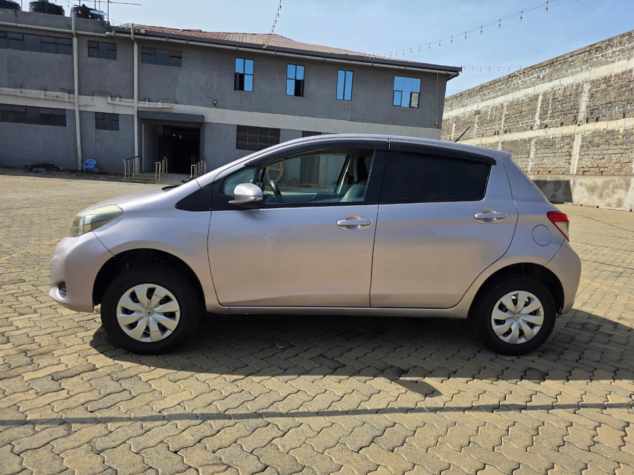 TOYOTA VITZ