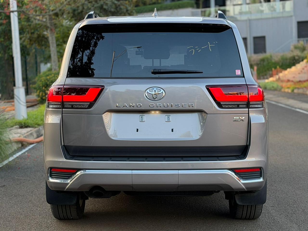 𝟐𝟎𝟐2 𝗧𝗢𝗬𝗢𝗧𝗔 𝗟𝗔𝗡𝗗 𝗖𝗥𝗨𝗜𝗦𝗘𝗥 𝟯𝟬𝟬 𝗦𝗘𝗥𝗜𝗘𝗦-𝗭𝗫 BRONZ