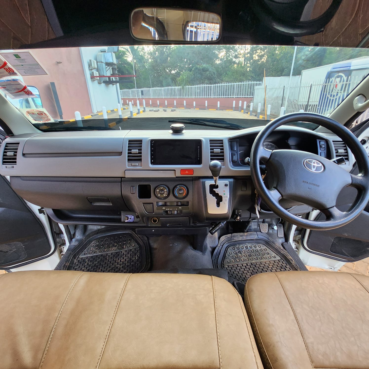 2012 TOYOTA HIACE TOUR VAN 4WD