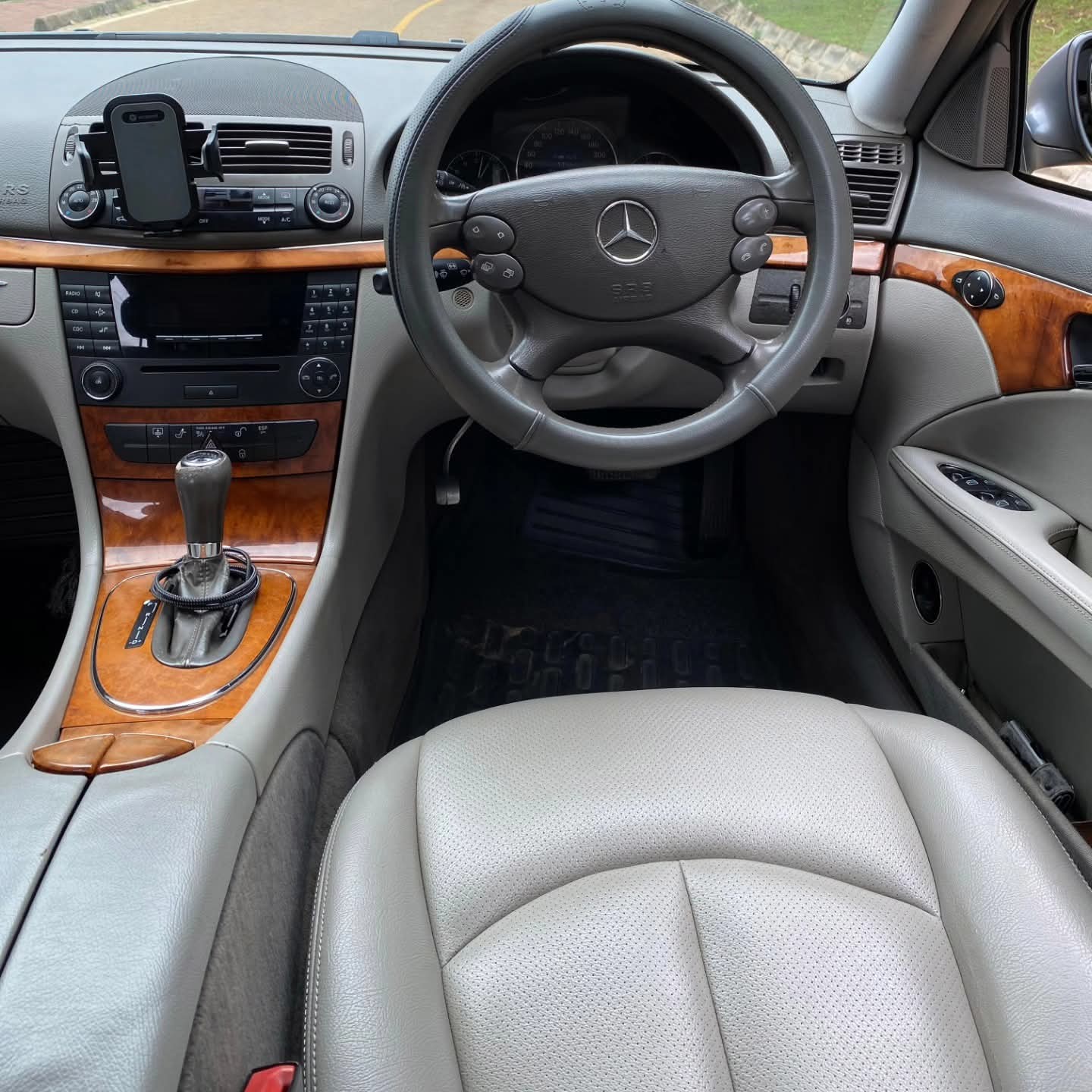 Mercedes Benz E200 W211