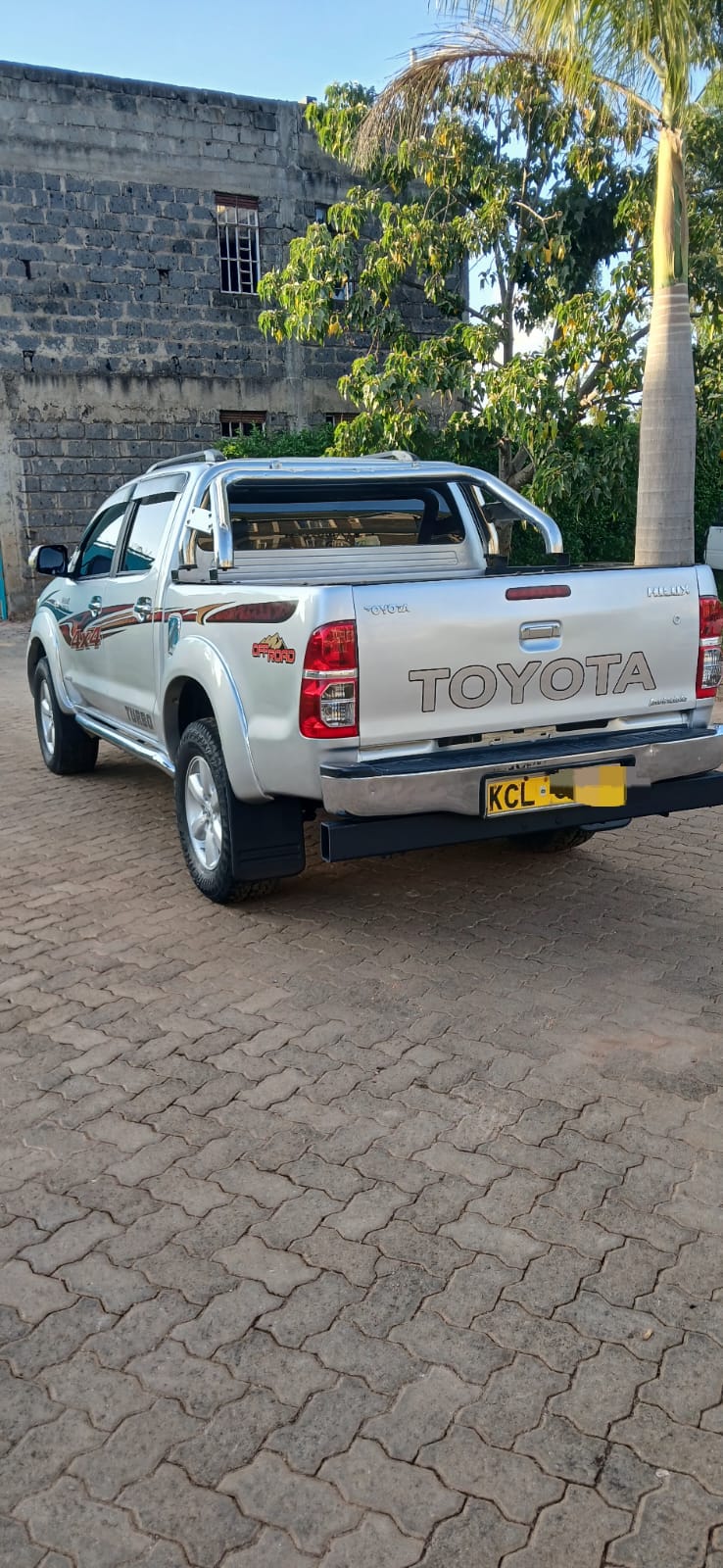2011 TOYOTA HILUX