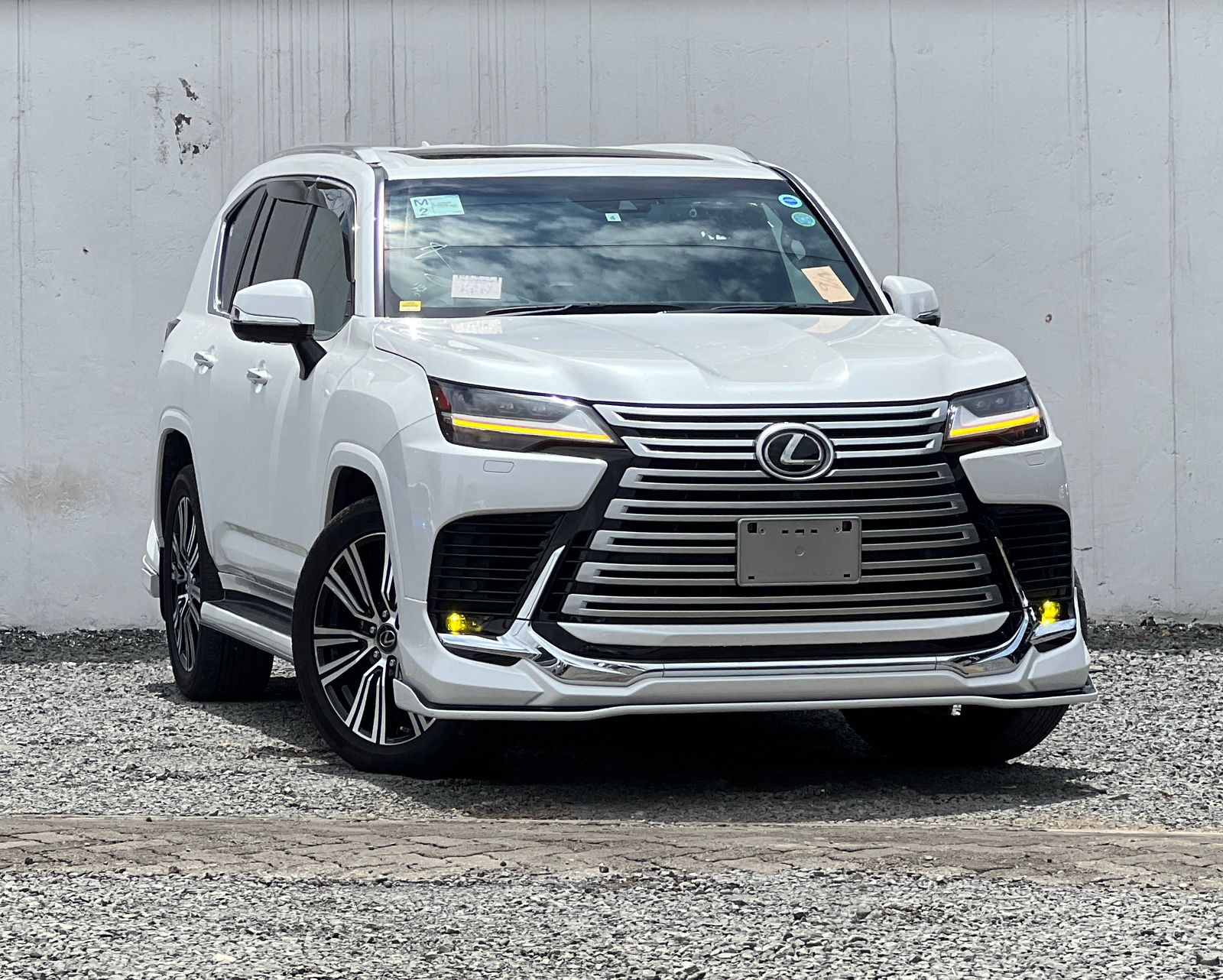 LEXUS LX600