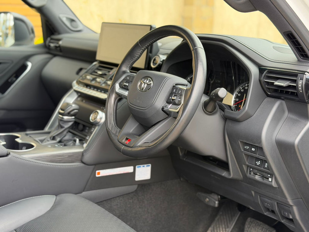 TOYOTA LAND CRUISER LC300 Gr sports