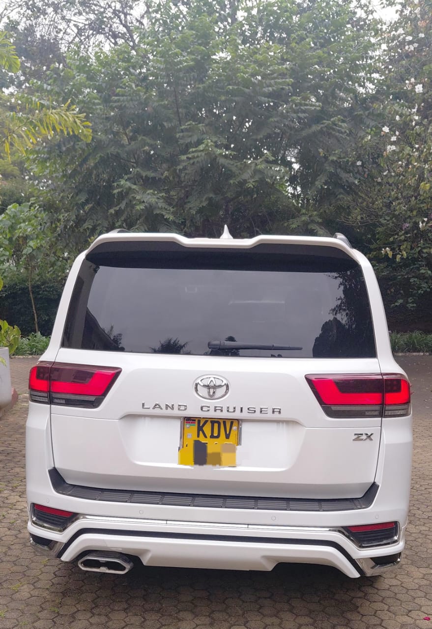2023 model landcruiser 300.series zx.