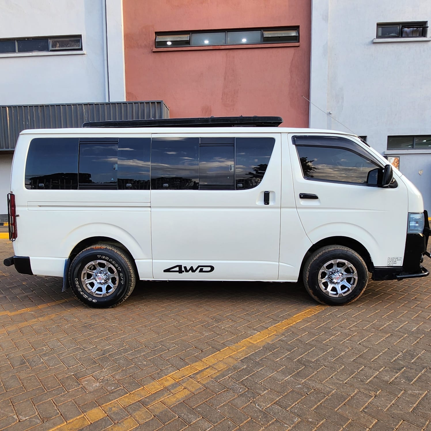 2012 TOYOTA HIACE TOUR VAN 4WD