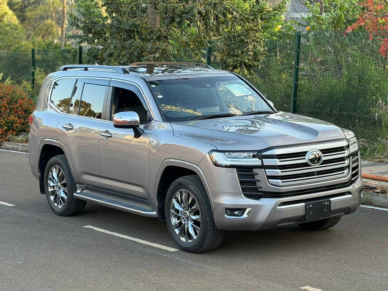 𝟐𝟎𝟐2 𝗧𝗢𝗬𝗢𝗧𝗔 𝗟𝗔𝗡𝗗 𝗖𝗥𝗨𝗜𝗦𝗘𝗥 𝟯𝟬𝟬 𝗦𝗘𝗥𝗜𝗘𝗦-𝗭𝗫 BRONZ