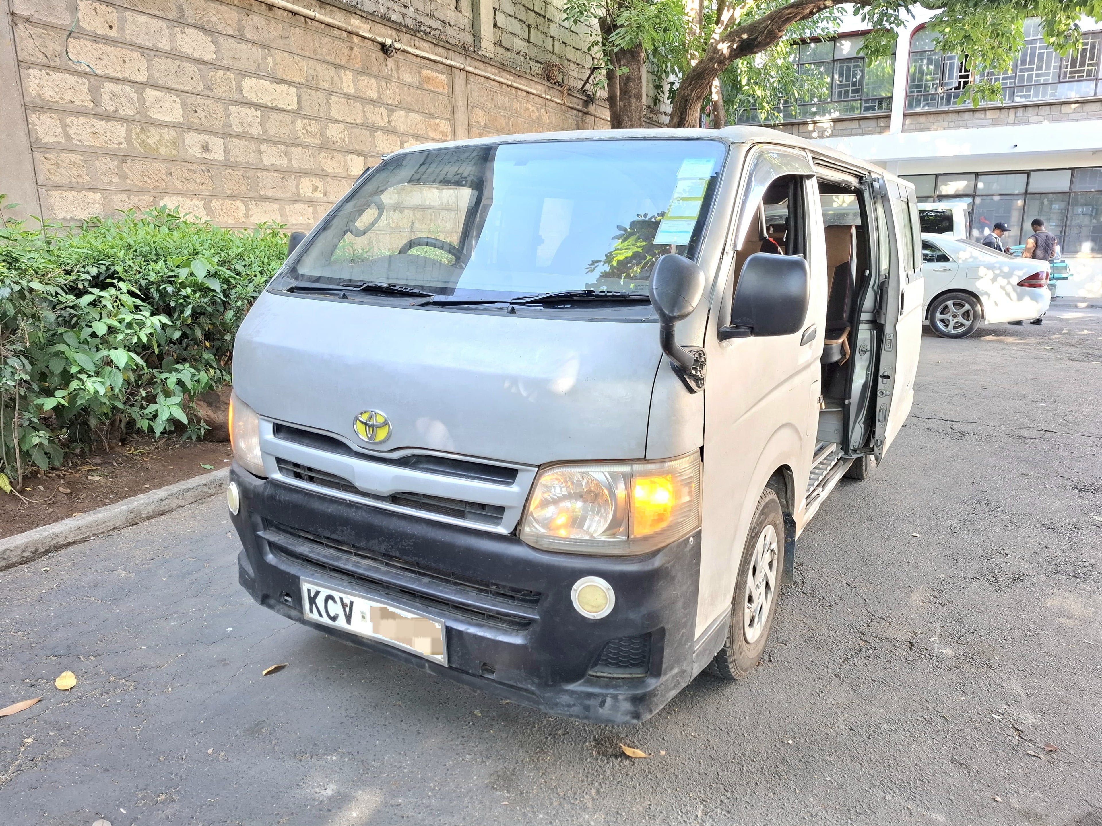 2012 TOYOTA HIACE 7L