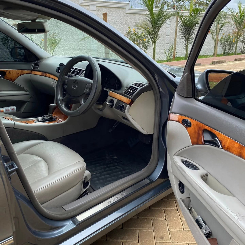 Mercedes Benz E200 W211