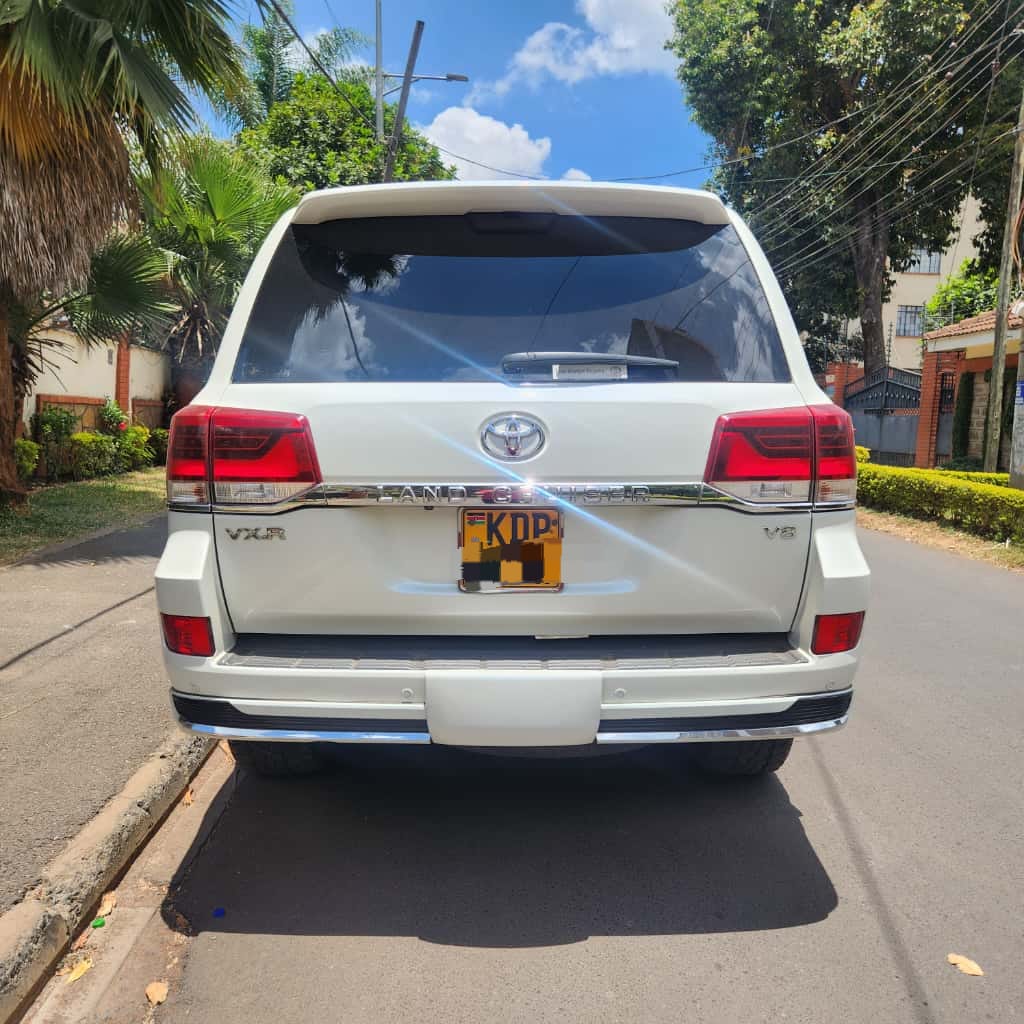 2017 Landcruiser V8 VXR